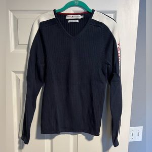 Tommy Hilfiger Navy sweater with white and minor red details. Size L.